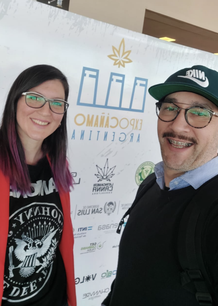 Horacio y Melina en la Expo Cáñamo