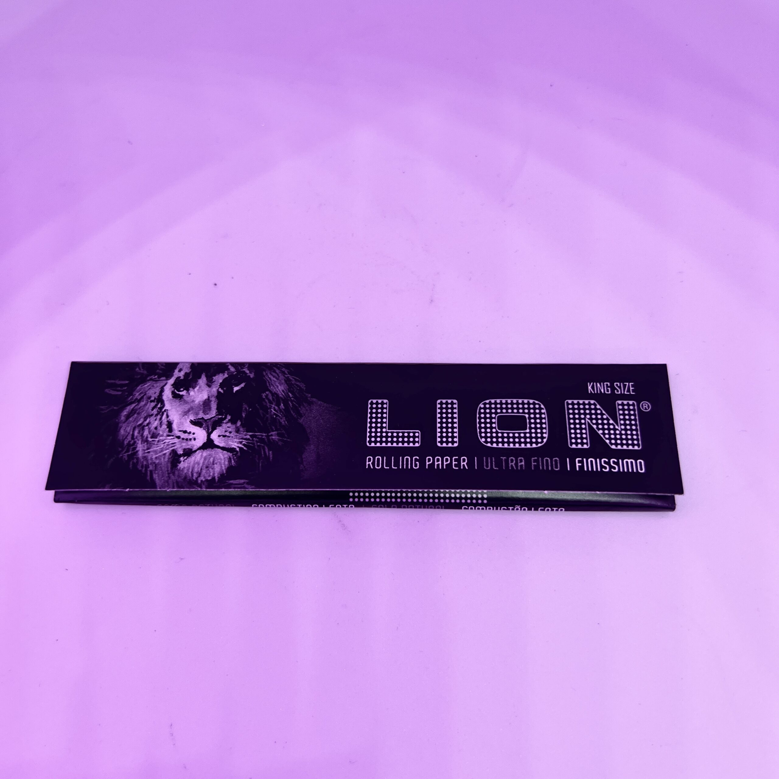 papel-lion-ultrafino-negro-kingsize-green-side